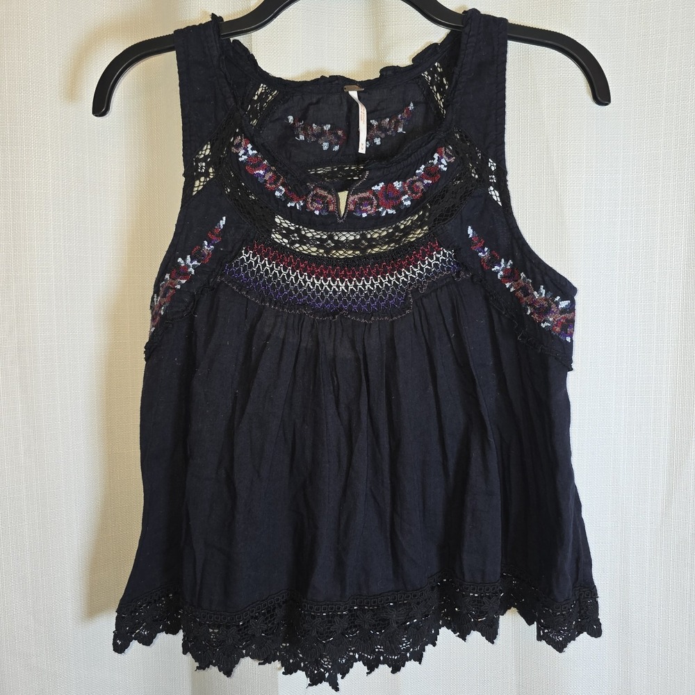 Free People Embroidered Y2K cut out crop swing tank top. Medium